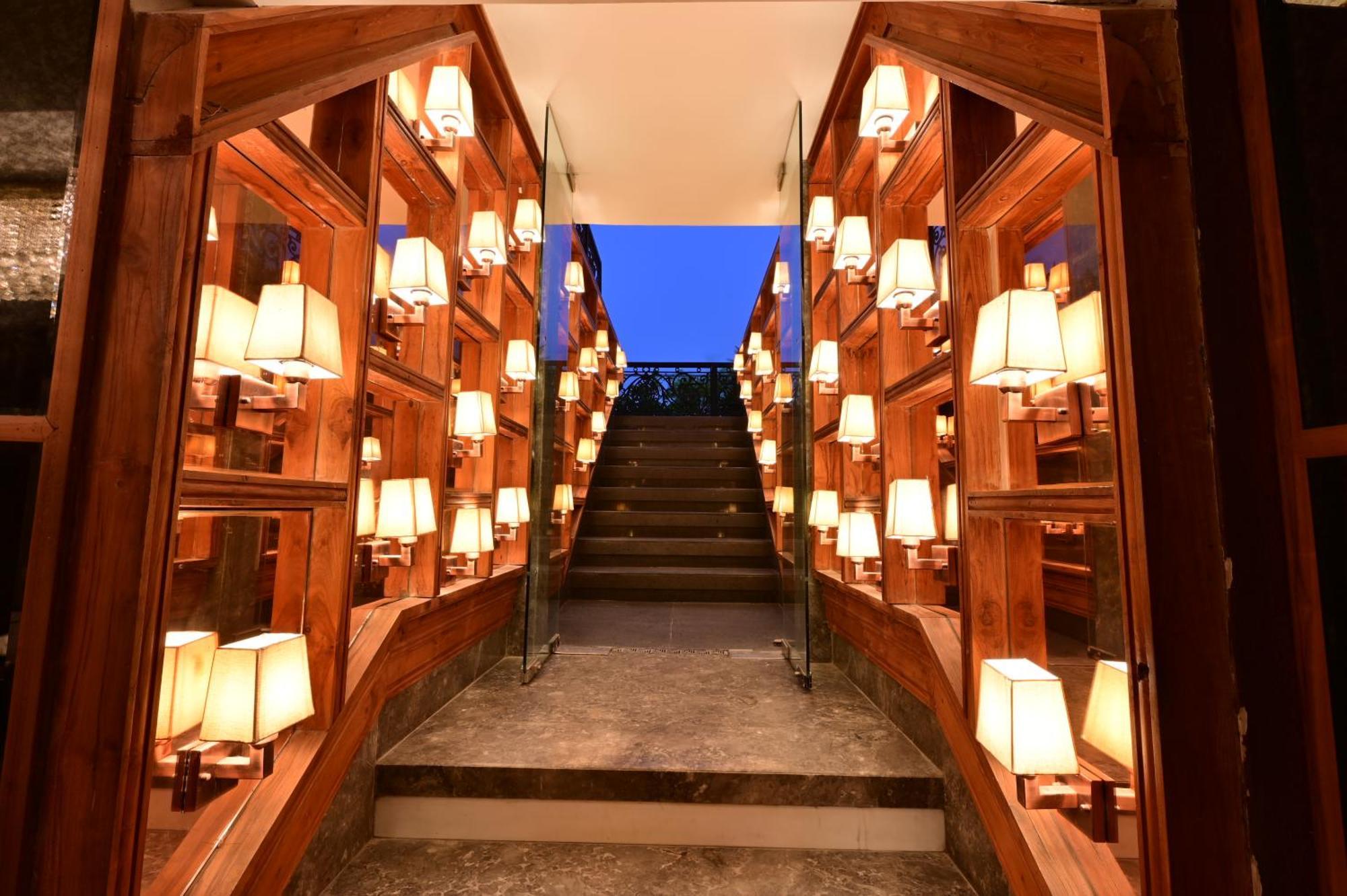 Clarens Hotel Gurgaon Extérieur photo