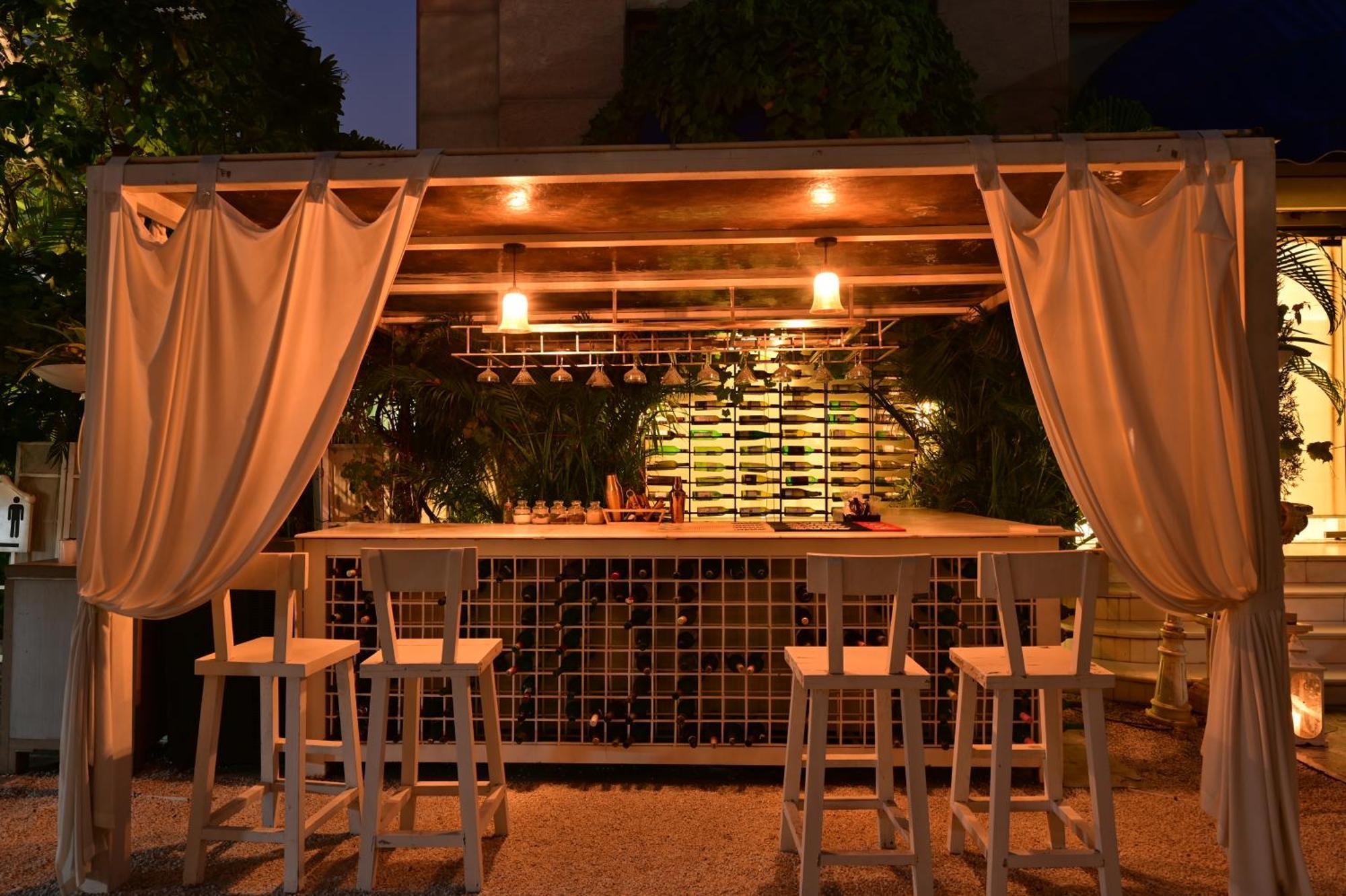 Clarens Hotel Gurgaon Extérieur photo
