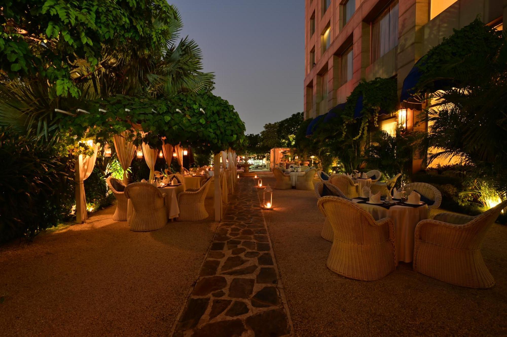 Clarens Hotel Gurgaon Extérieur photo
