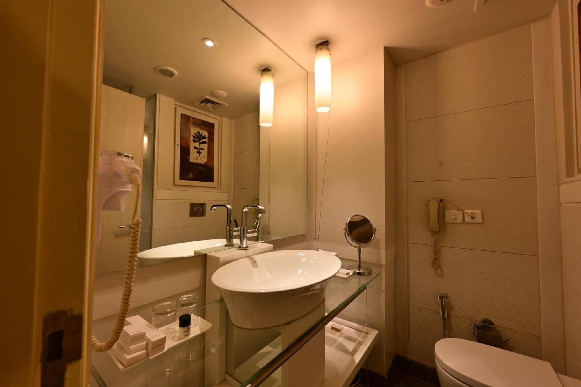 Clarens Hotel Gurgaon Extérieur photo